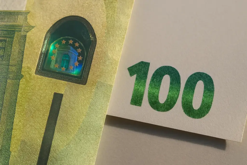 Come riconoscere 100 euro falsi: i dettagli che non ingannano